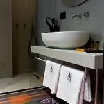 Zoe Luxury