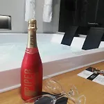 Zoe Luxury ベッド・アンド・ブレックファスト 4*