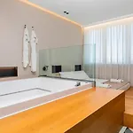Zoe Luxury カターニア