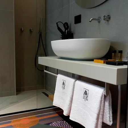 Zoe Luxury