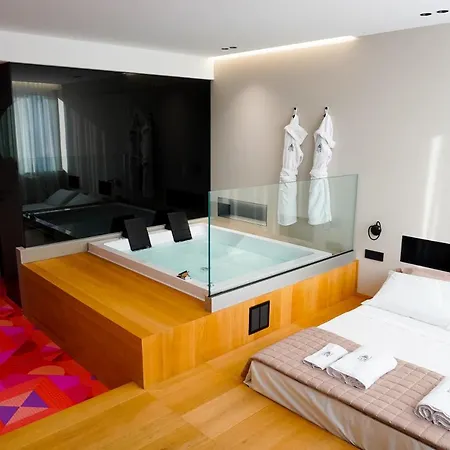 Zoe Luxury *