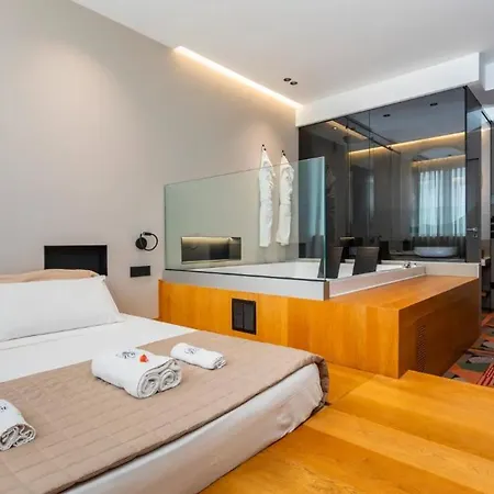 Zoe Luxury * Katania
